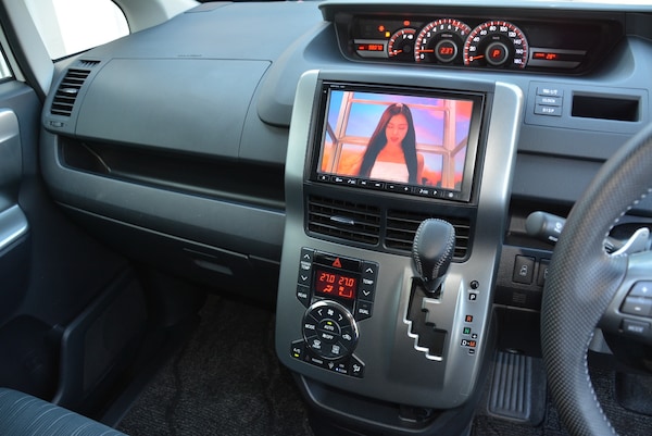 Used Toyota Voxy 2012 for sale - 73455680: Photo 18