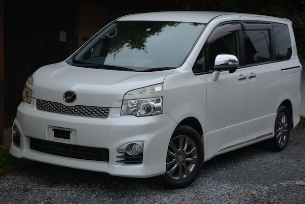 Used Toyota Voxy 2012 for sale - 73455680: Photo 1