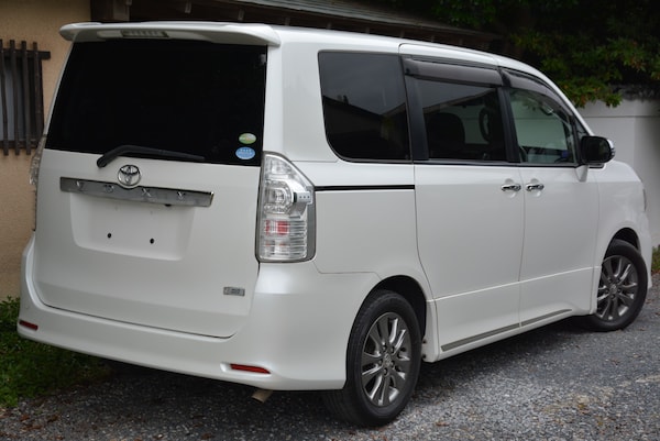 Used Toyota Voxy 2012 for sale - 73455680: Photo 5