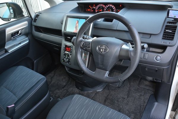 Used Toyota Voxy 2012 for sale - 73455680: Photo 7