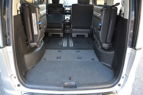 Used Nissan Serena 2011 for sale - 75774795: Photo 17