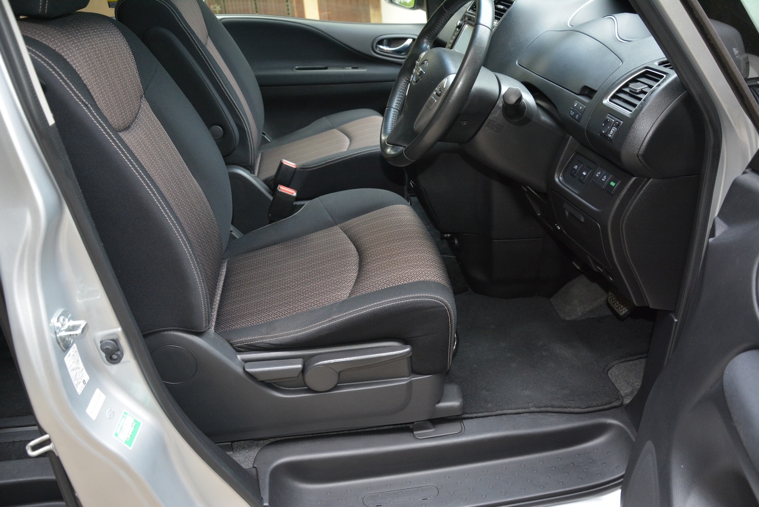 Used Nissan Serena 2014 for sale - 76555292: Photo 12