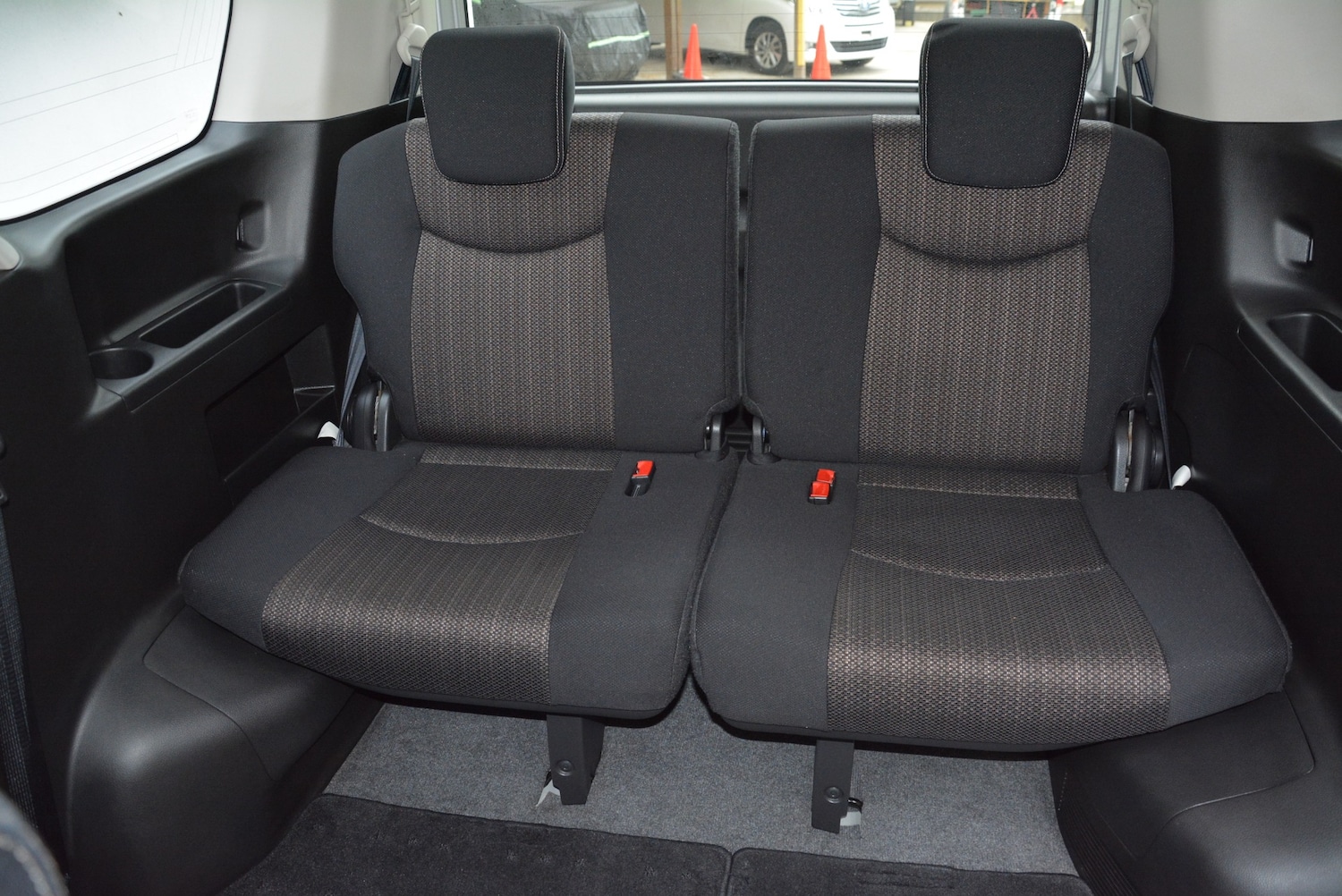 Used Nissan Serena 2014 for sale - 76555292: Photo 17