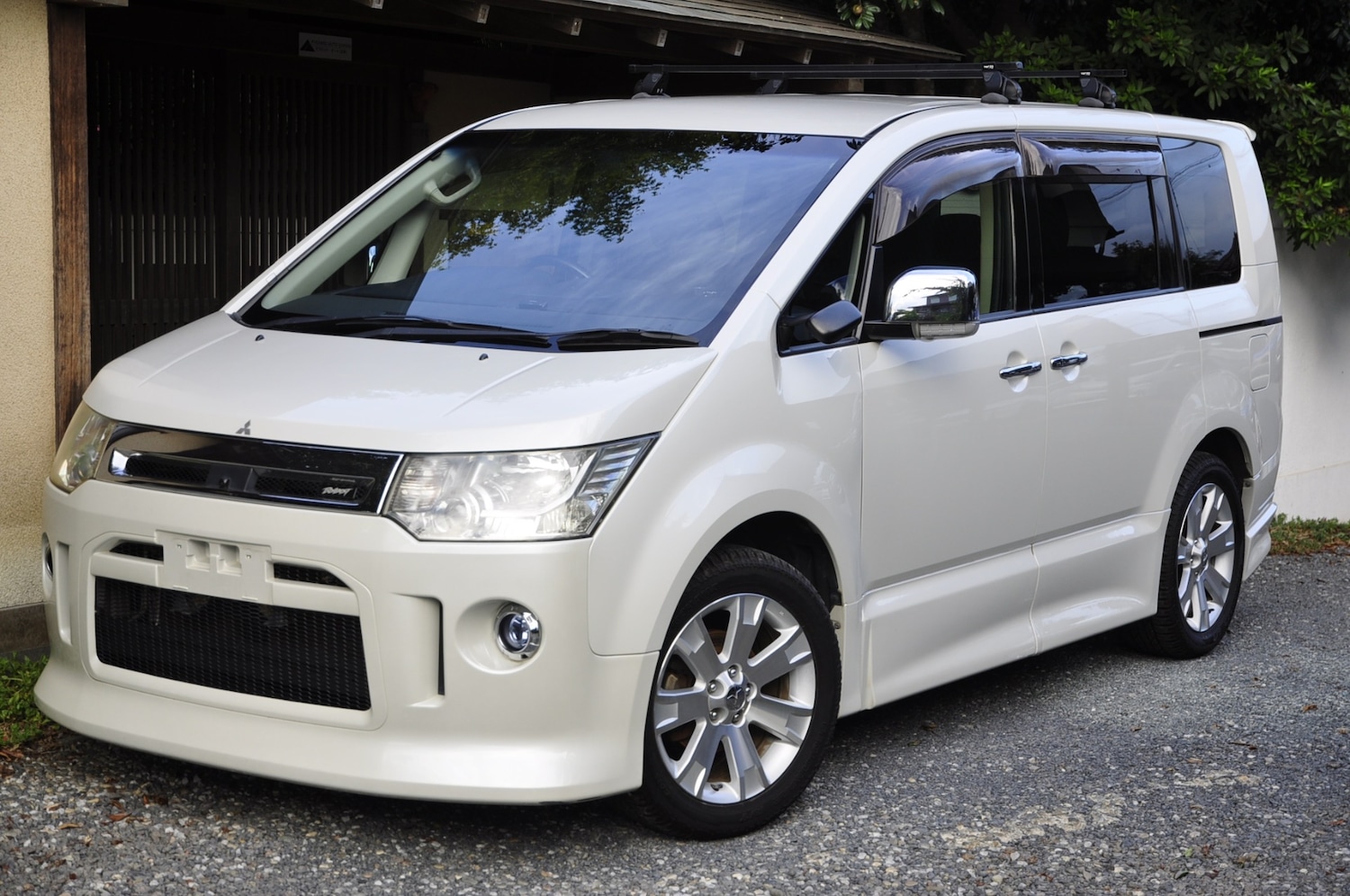 Used Mitsubishi Delica 2010 for sale - 76115569: Photo 1
