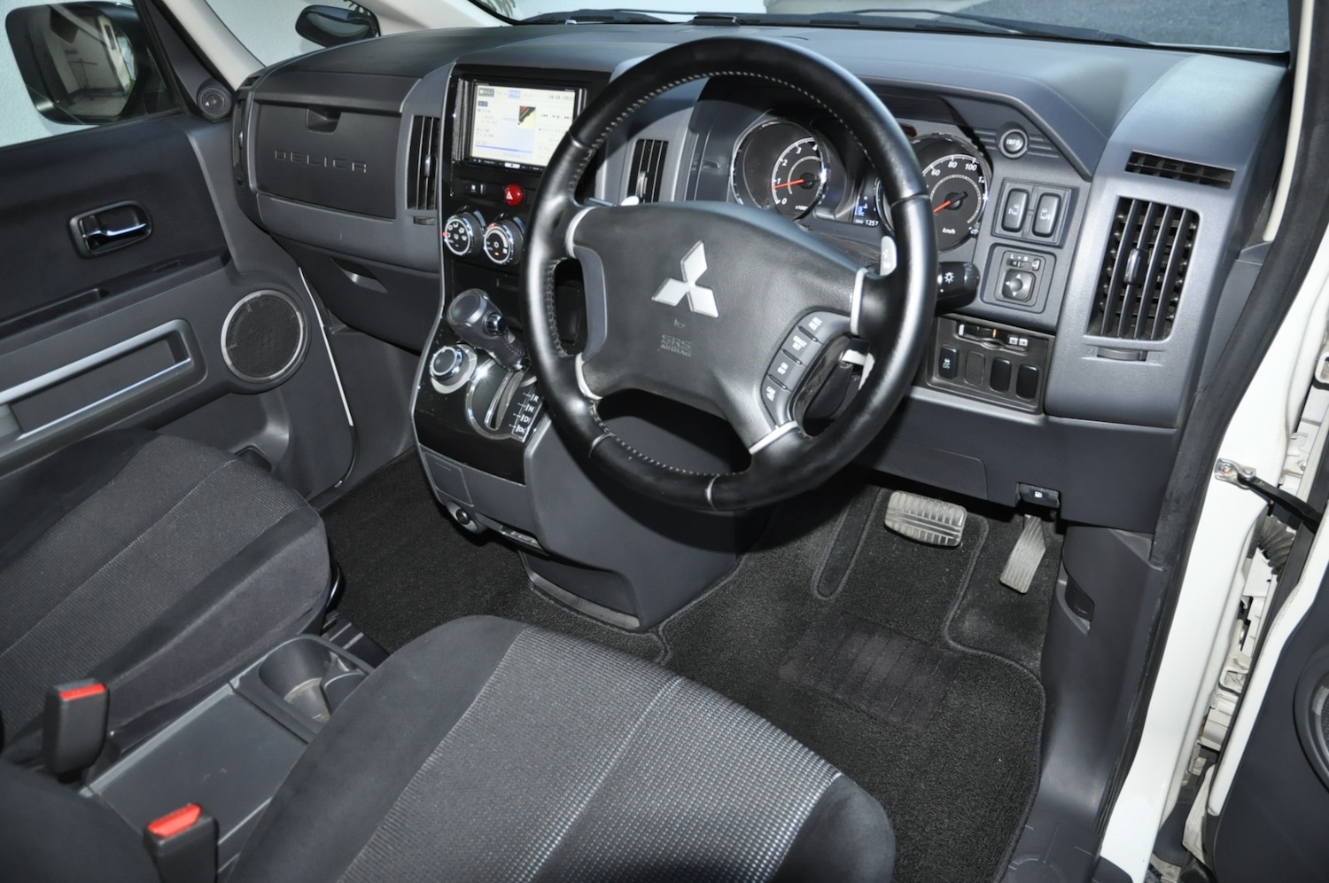 Used Mitsubishi Delica 2010 for sale - 76115569: Photo 10