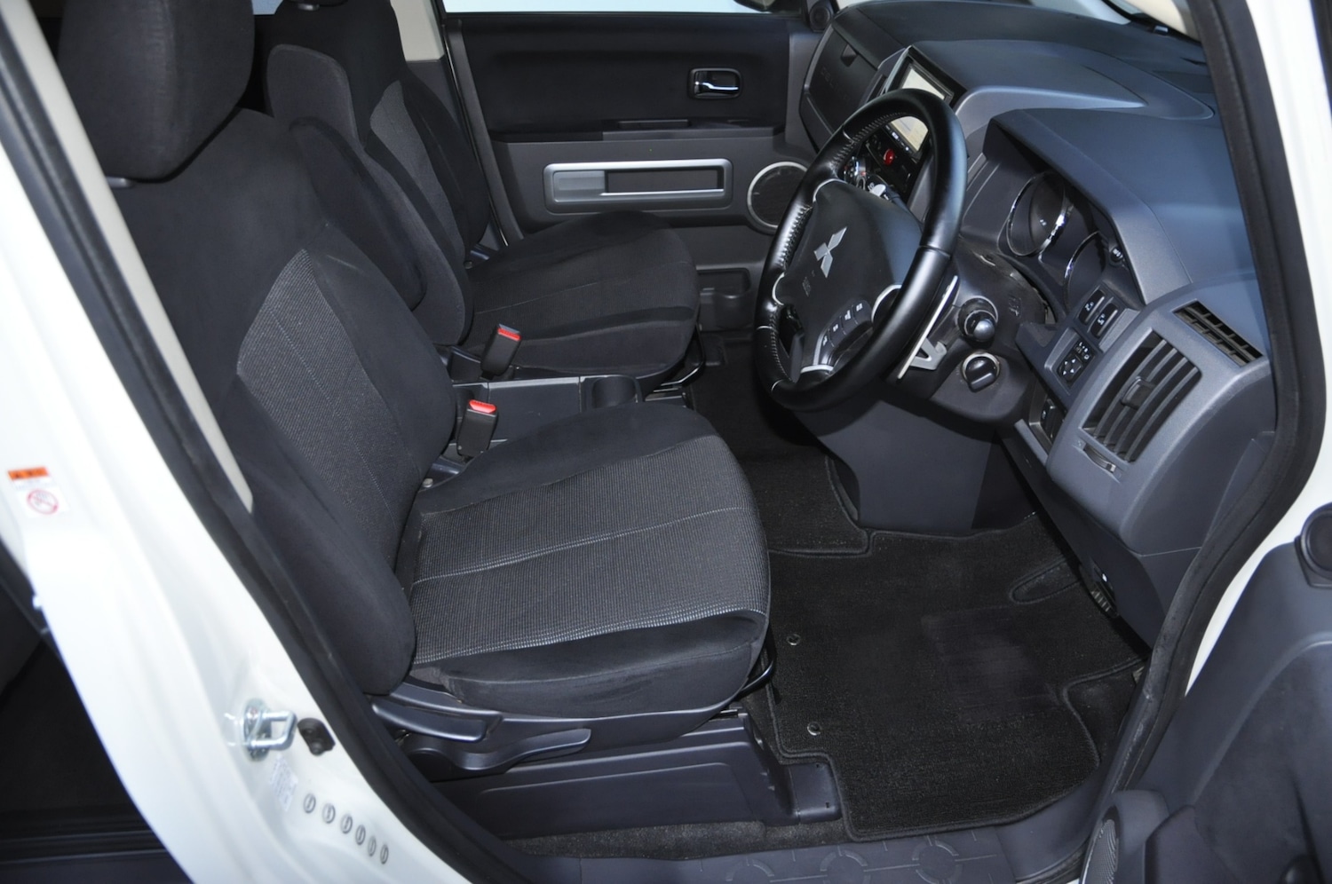 Used Mitsubishi Delica 2010 for sale - 76115569: Photo 11