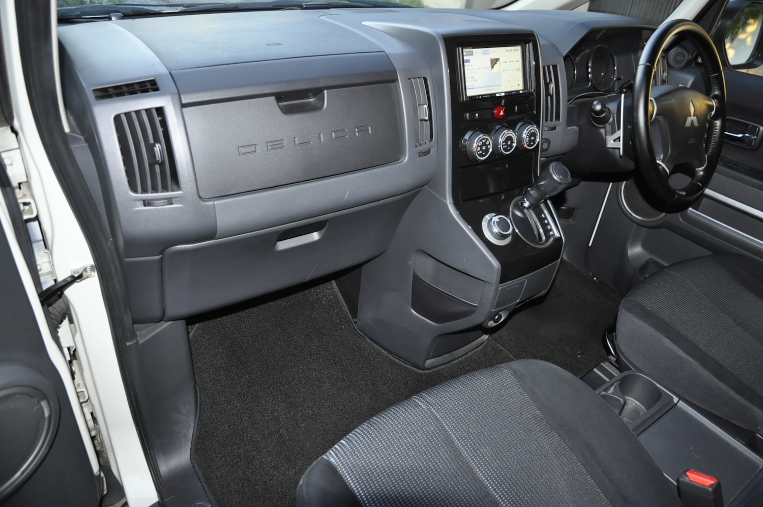 Used Mitsubishi Delica 2010 for sale - 76115569: Photo 12