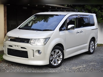 Used Mitsubishi Delica 2010 for sale - 76115569: Photo