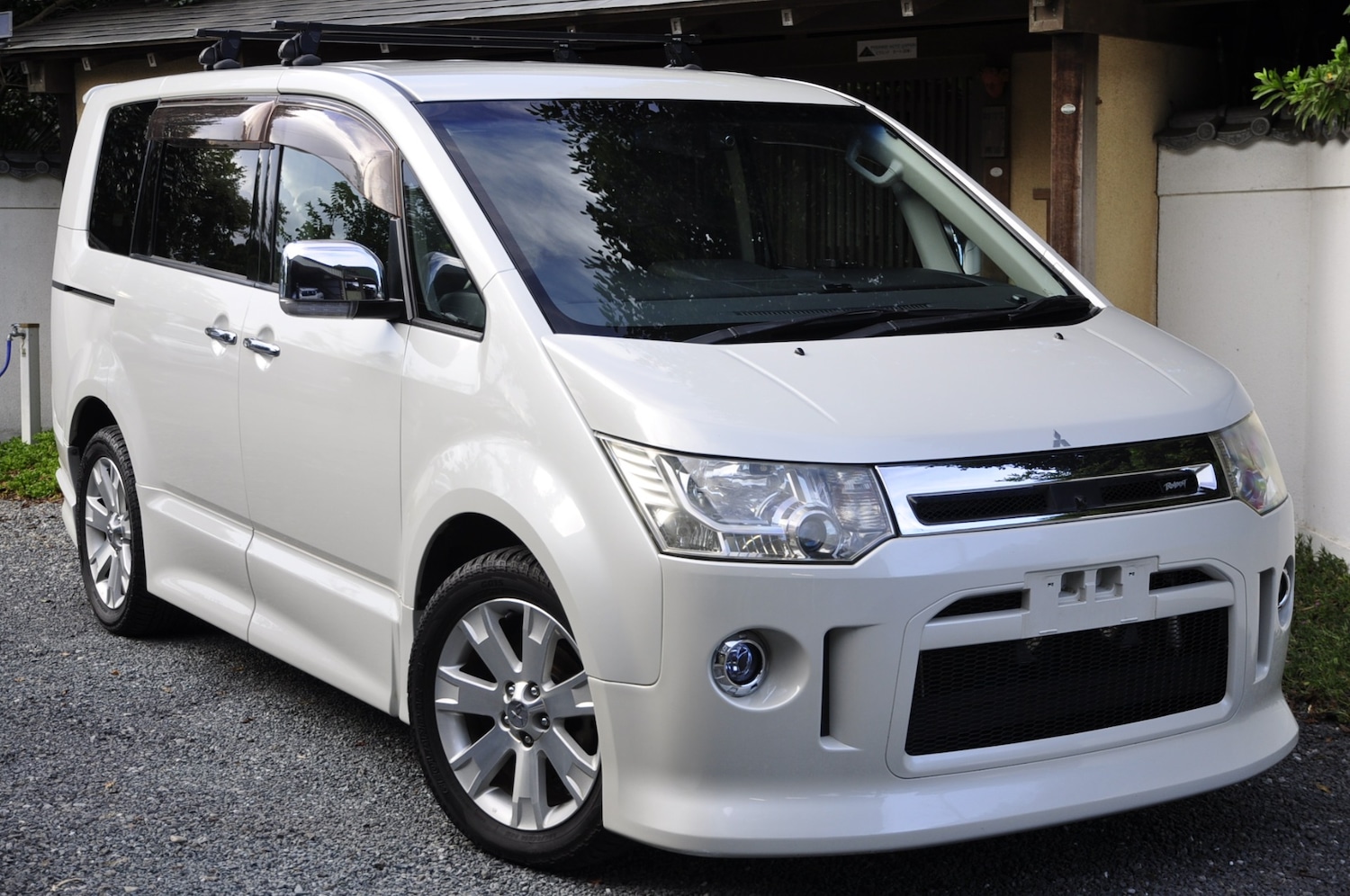 Used Mitsubishi Delica 2010 for sale - 76115569: Photo 2