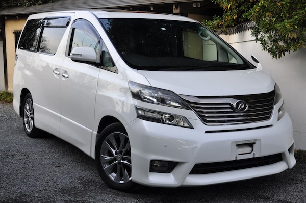 Used Toyota Vellfire 2010 for sale - 73455396: Photo 2