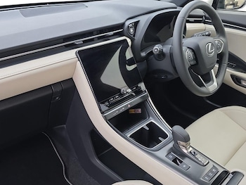 Used Lexus LBX 2024 for sale - 76657073: Photo