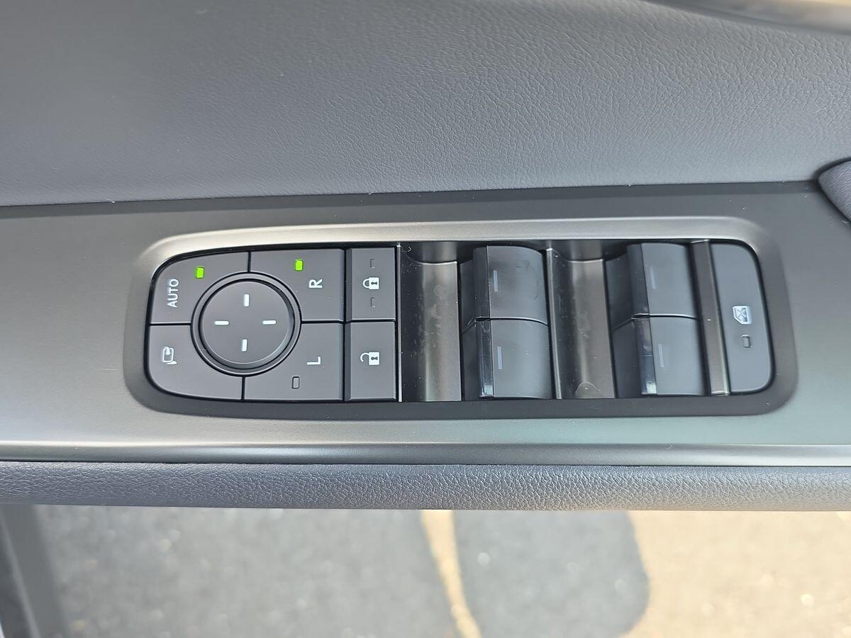 Used Lexus UX 2025 for sale - 76659410: Photo 24