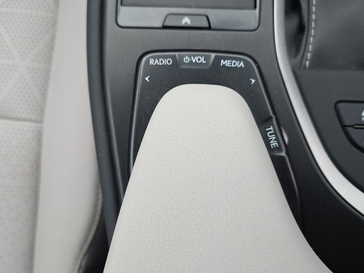 Used Lexus UX 2019 for sale - 76780981: Photo 36