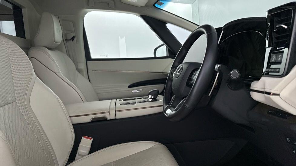 Used Lexus LM 2024 for sale - 76657620: Photo 11