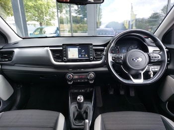 Used Kia Stonic 2020 for sale - 79433160: Photo