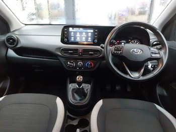 Used Hyundai i10 2023 for sale - 77433732: Photo