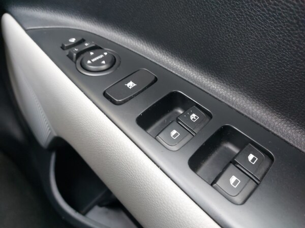 Used Kia Stonic 2018 for sale - 76160297: Photo 18