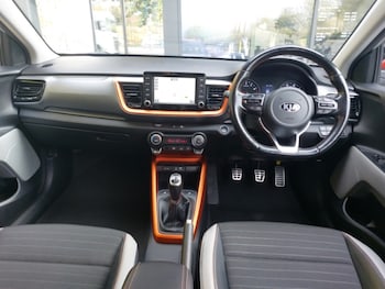 Used Kia Stonic 2018 for sale - 76160297: Photo 2