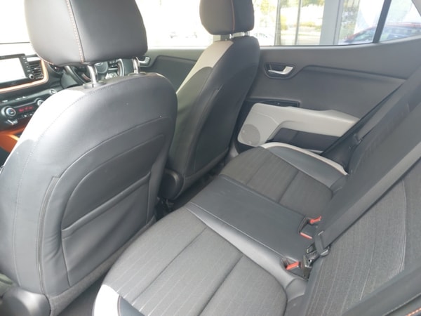 Used Kia Stonic 2018 for sale - 76160297: Photo 6
