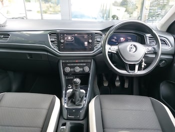 Used Volkswagen T-Roc 2019 for sale - 75959234: Photo