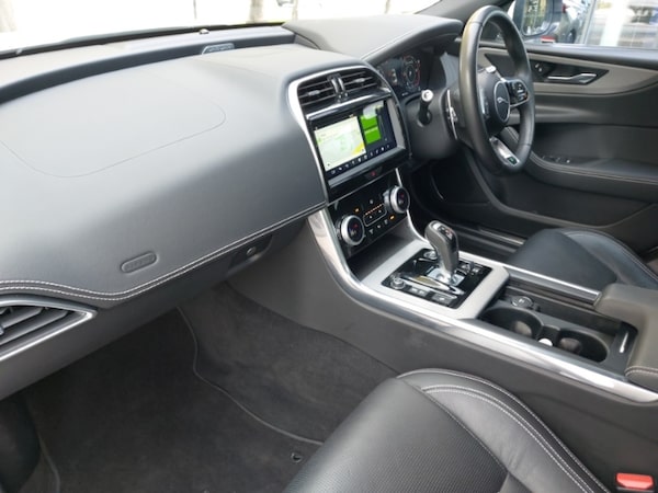 Used Jaguar XE 2019 for sale - 76208335: Photo 5