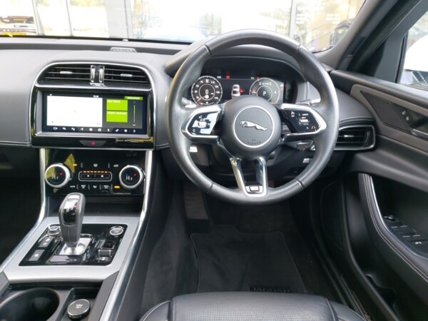 Used Jaguar XE 2019 for sale - 76208335: Photo 7
