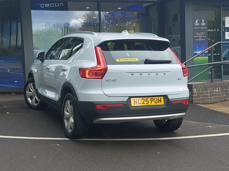 Used Volvo XC40 2025 for sale - 76135327: Photo 3