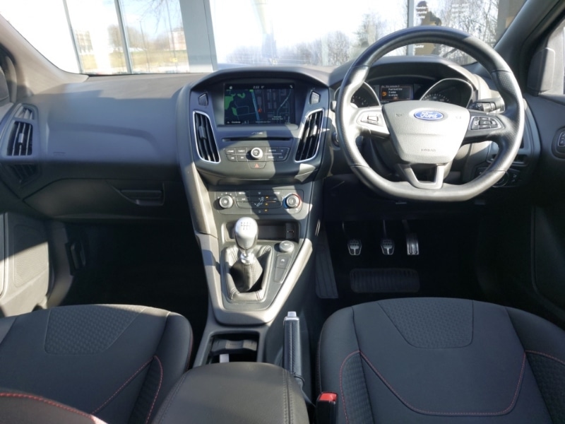 Used Ford Focus 2017 for sale - 77999844: Photo 2