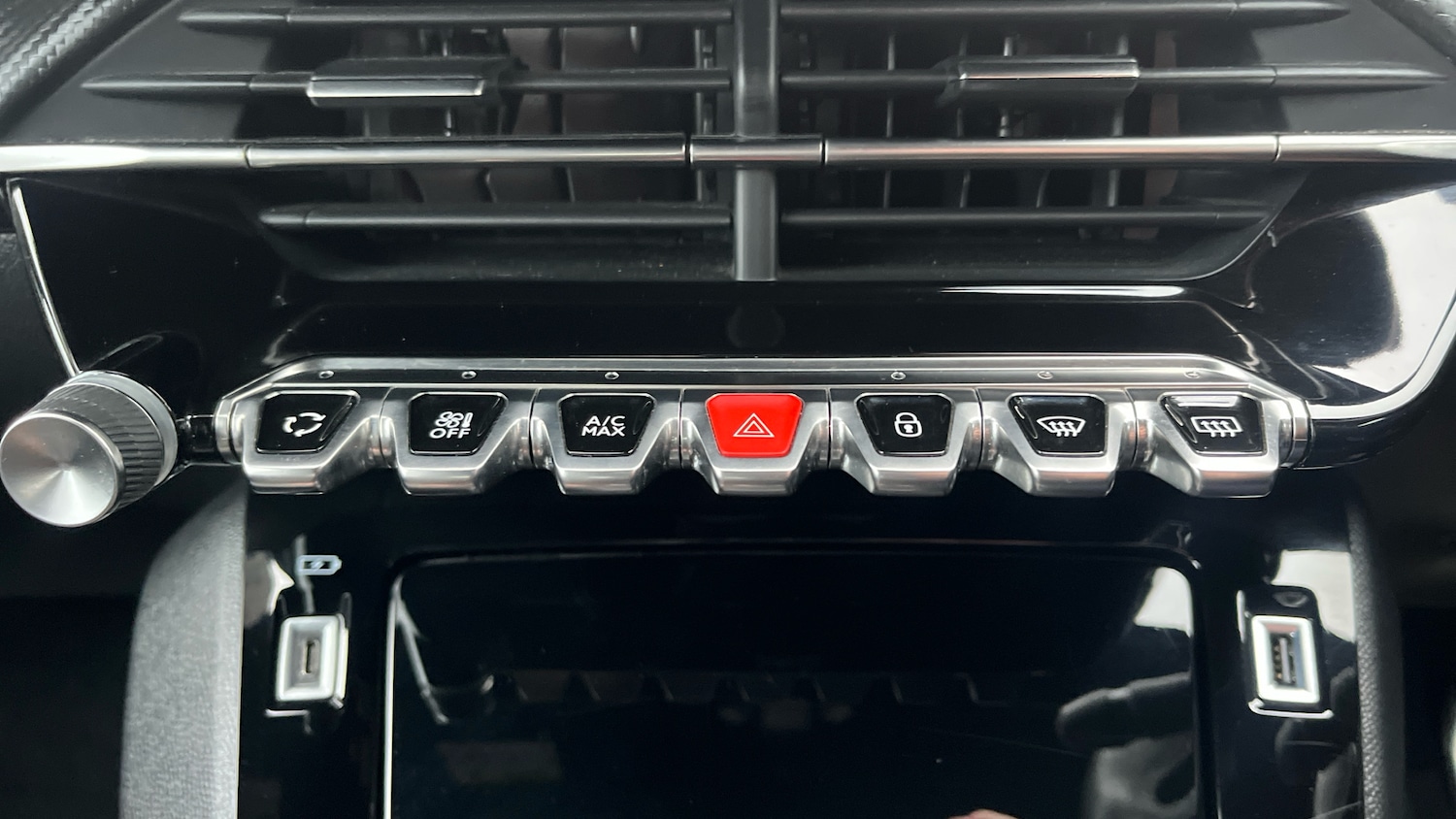 Used Peugeot 2008 2023 for sale - 76466002: Photo 32