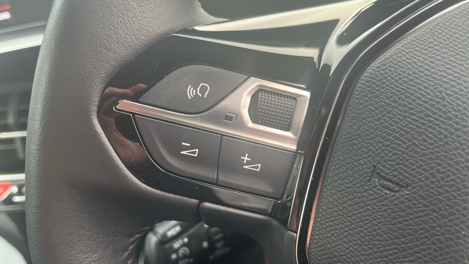 Used Peugeot 2008 2022 for sale - 76653073: Photo 21