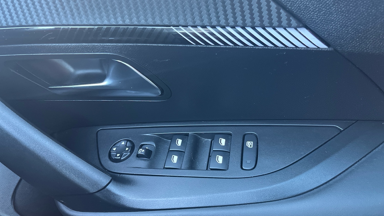 Used Peugeot 2008 2024 for sale - 76736392: Photo 29