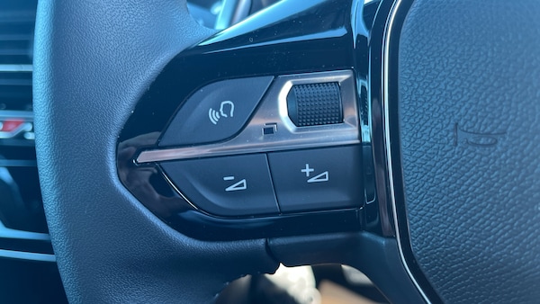 Used Peugeot 2008 2023 for sale - 75982375: Photo 21
