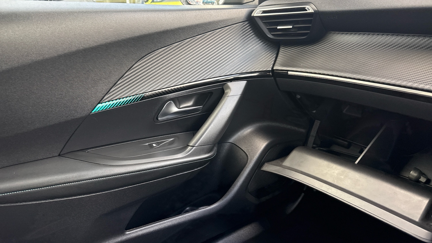 Used Peugeot 2008 2023 for sale - 76391629: Photo 26