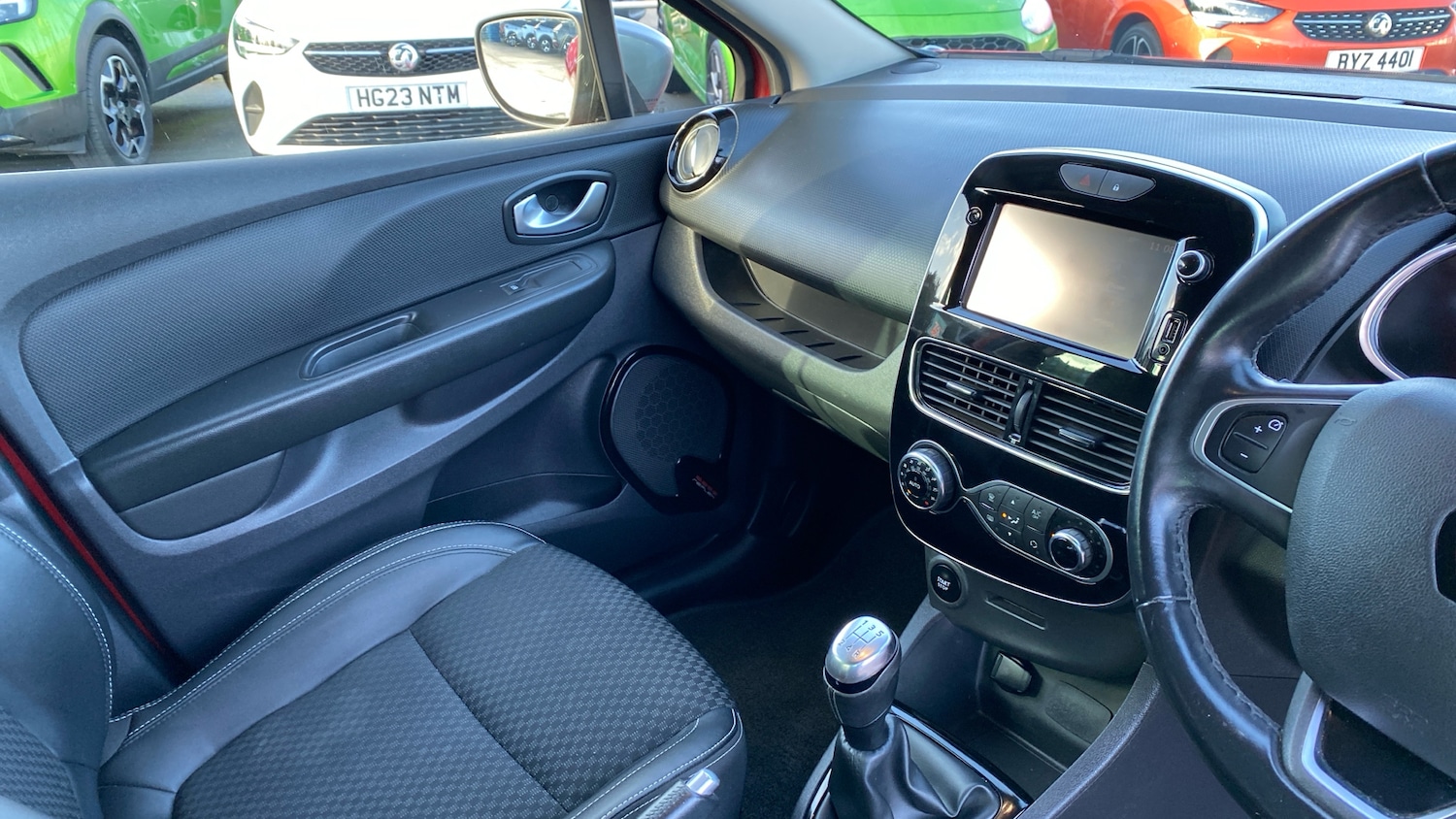 Used Renault Clio 2018 for sale - 76719969: Photo 14