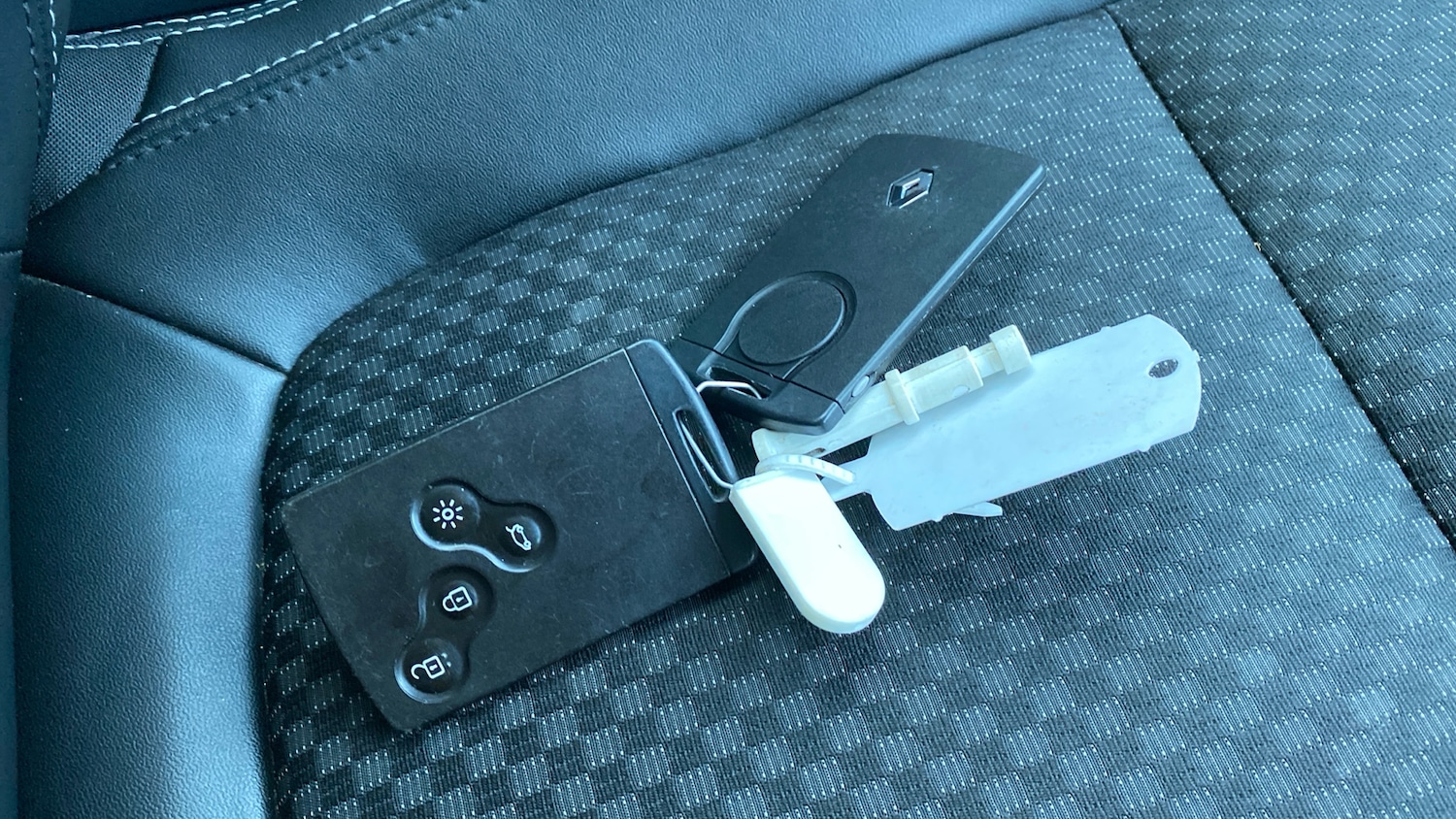 Used Renault Clio 2018 for sale - 76719969: Photo 20