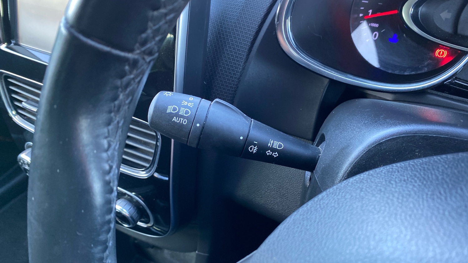 Used Renault Clio 2018 for sale - 76719969: Photo 25