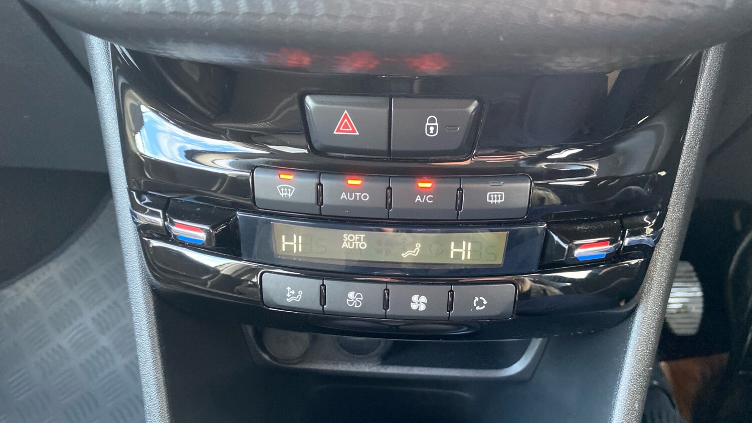 Used Peugeot 208 2019 for sale - 76738655: Photo 29