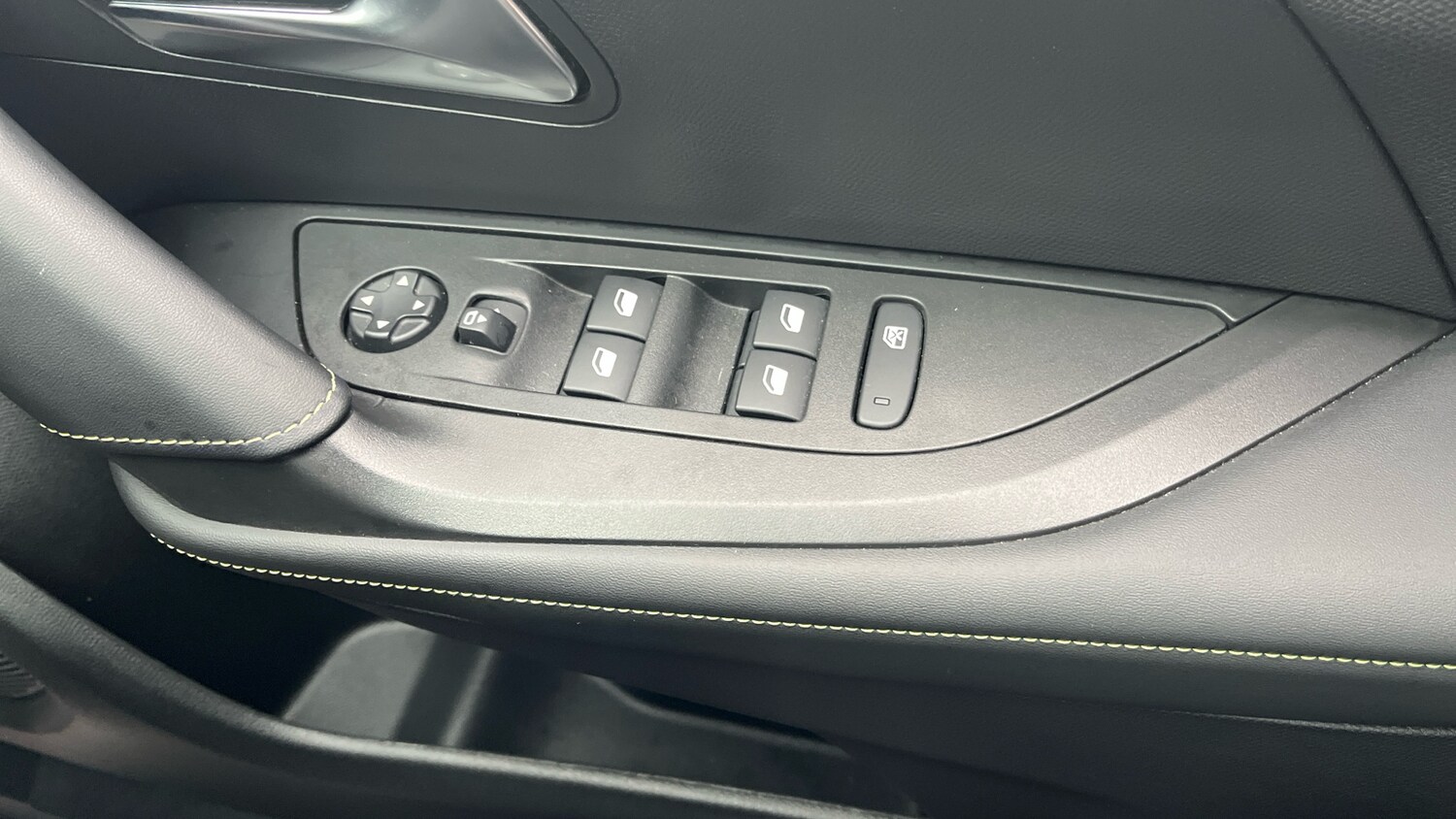 Used Peugeot 2008 2022 for sale - 76233037: Photo 28