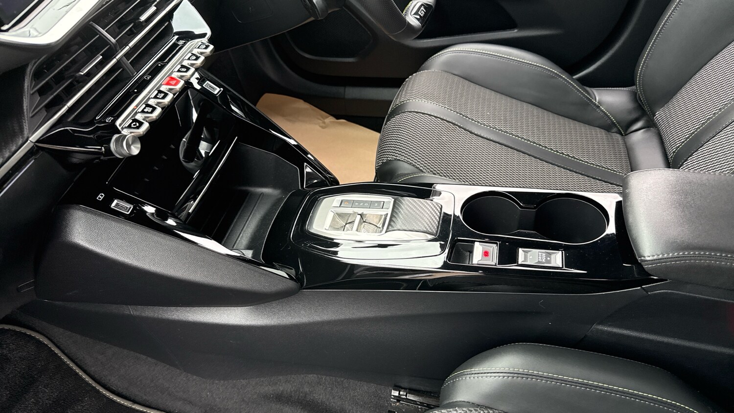 Used Peugeot 2008 2023 for sale - 76222126: Photo 13