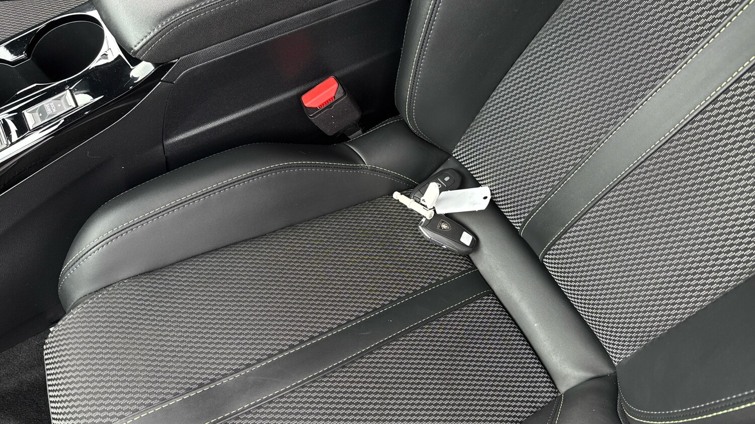 Used Peugeot 2008 2023 for sale - 76222126: Photo 20