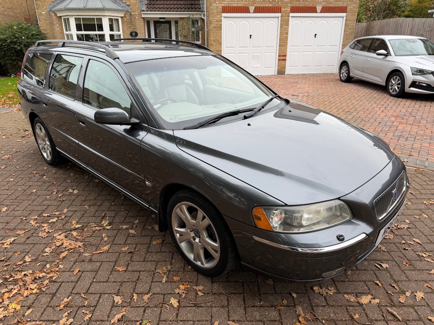 Used Volvo V70 2004 for sale - 76882160: Photo 1