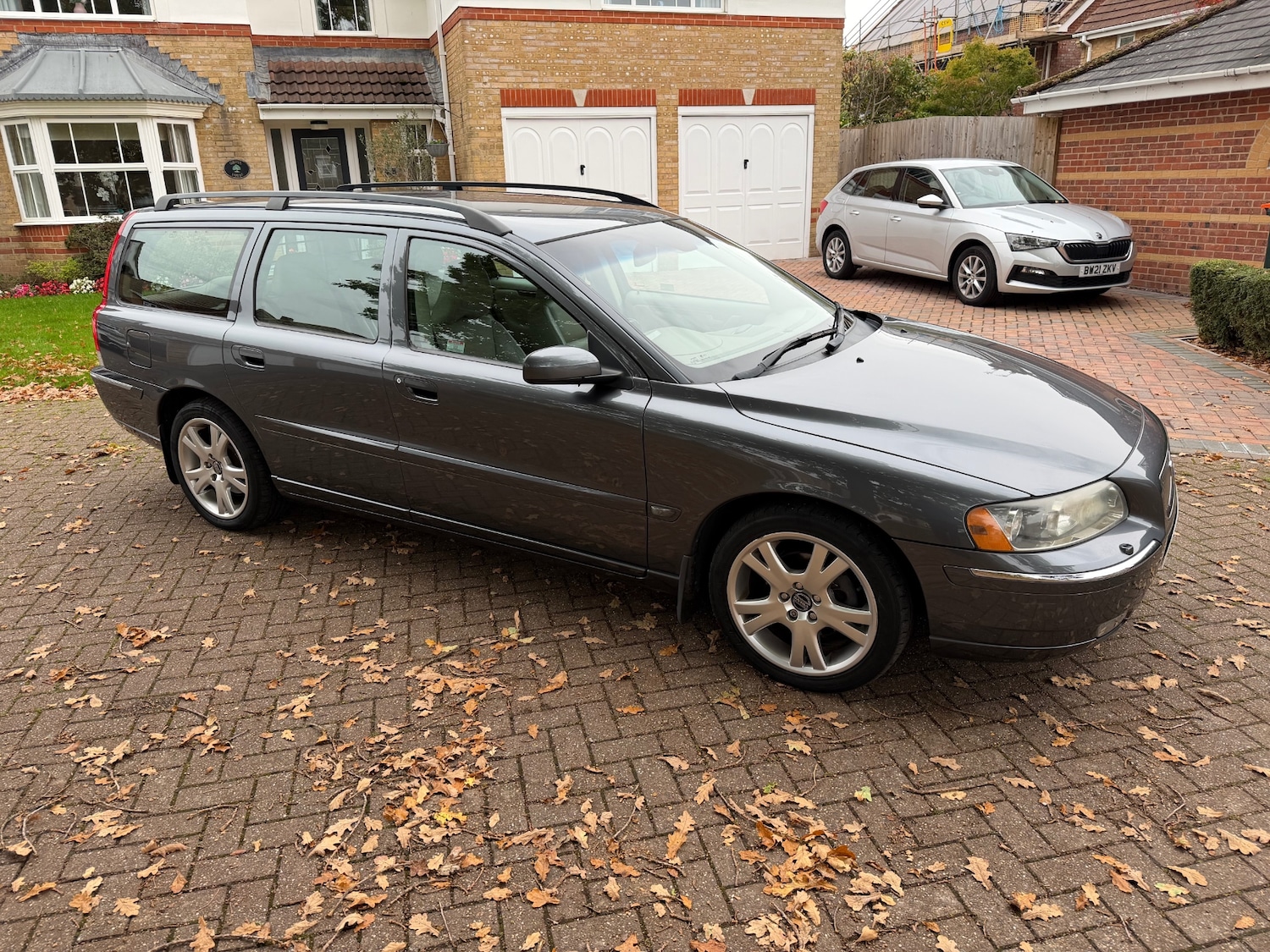 Used Volvo V70 2004 for sale - 76882160: Photo 2