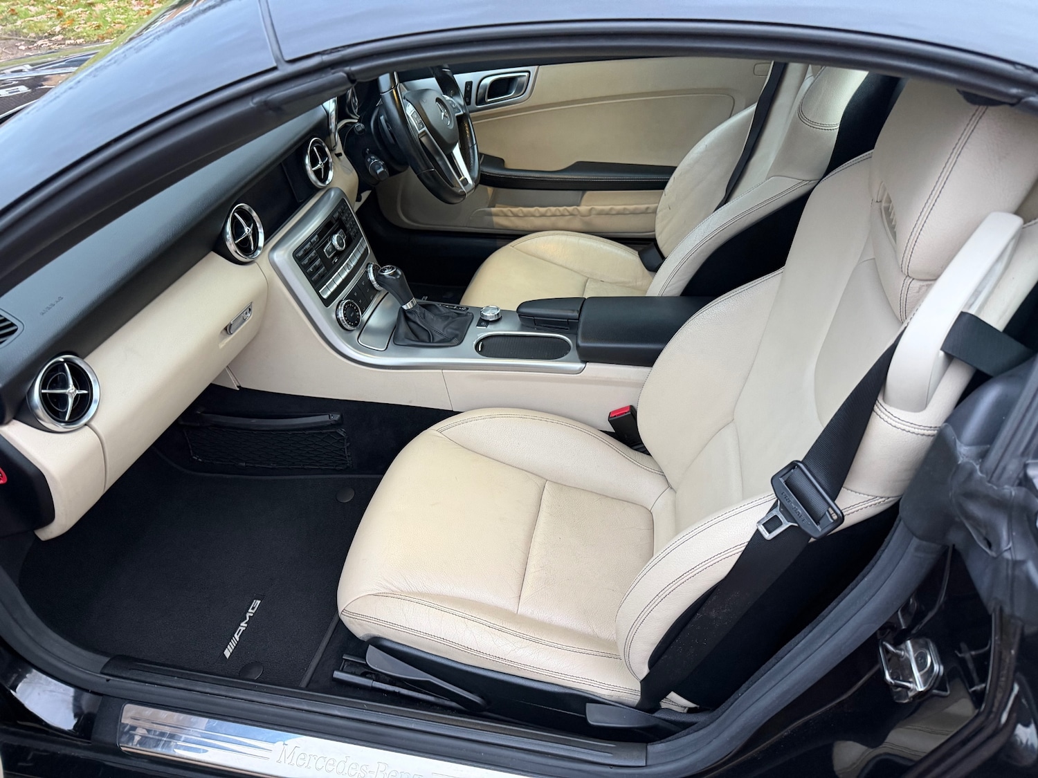 Used Mercedes-Benz SLK 2011 for sale - 76862831: Photo 14