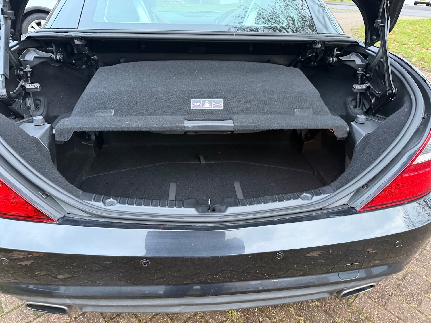 Used Mercedes-Benz SLK 2011 for sale - 76862831: Photo 17