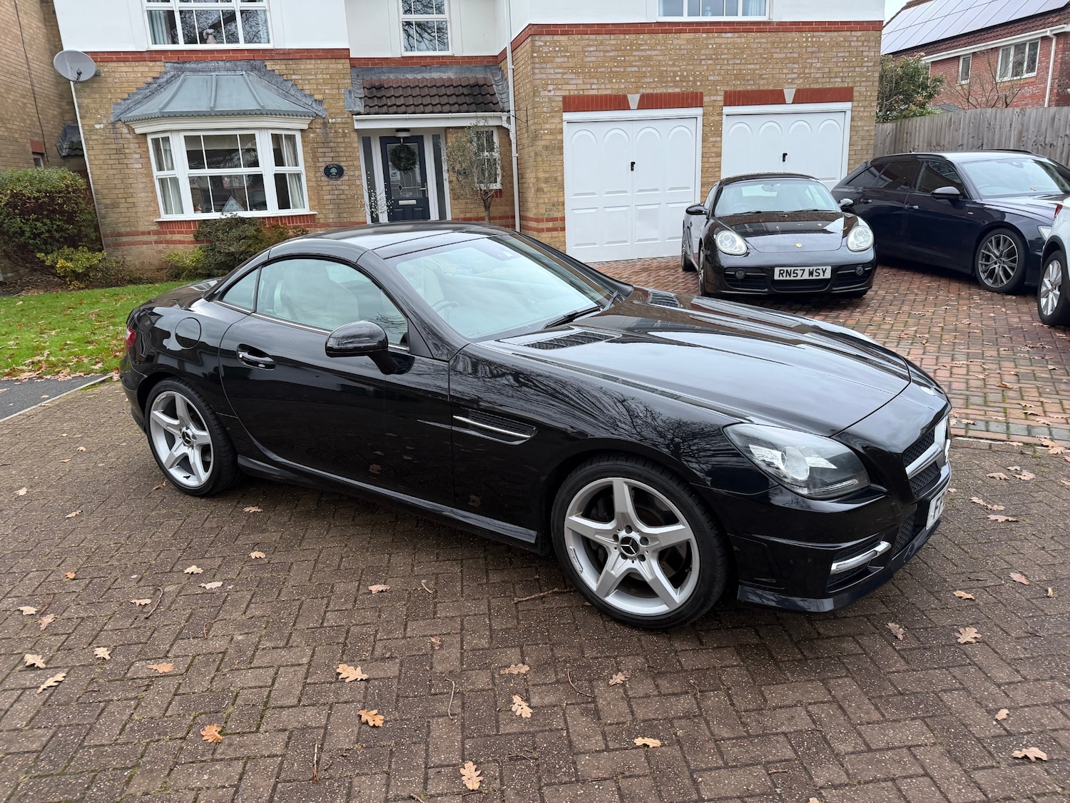 Used Mercedes-Benz SLK 2011 for sale - 76862831: Photo 2