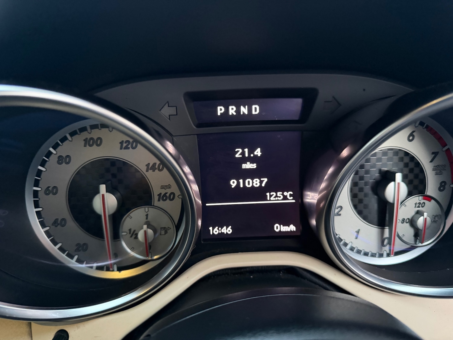 Used Mercedes-Benz SLK 2011 for sale - 76862831: Photo 23