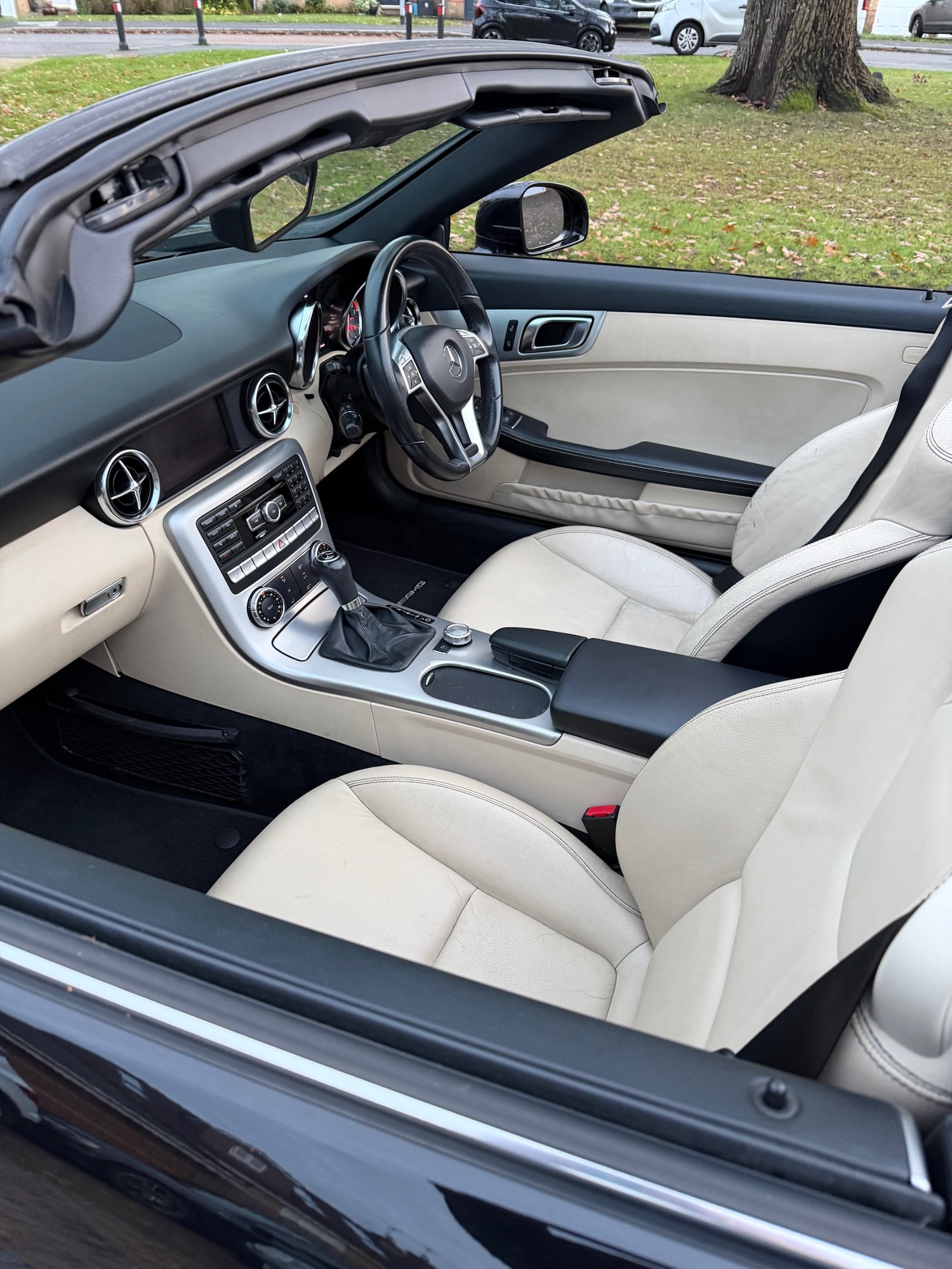 Used Mercedes-Benz SLK 2011 for sale - 76862831: Photo 28