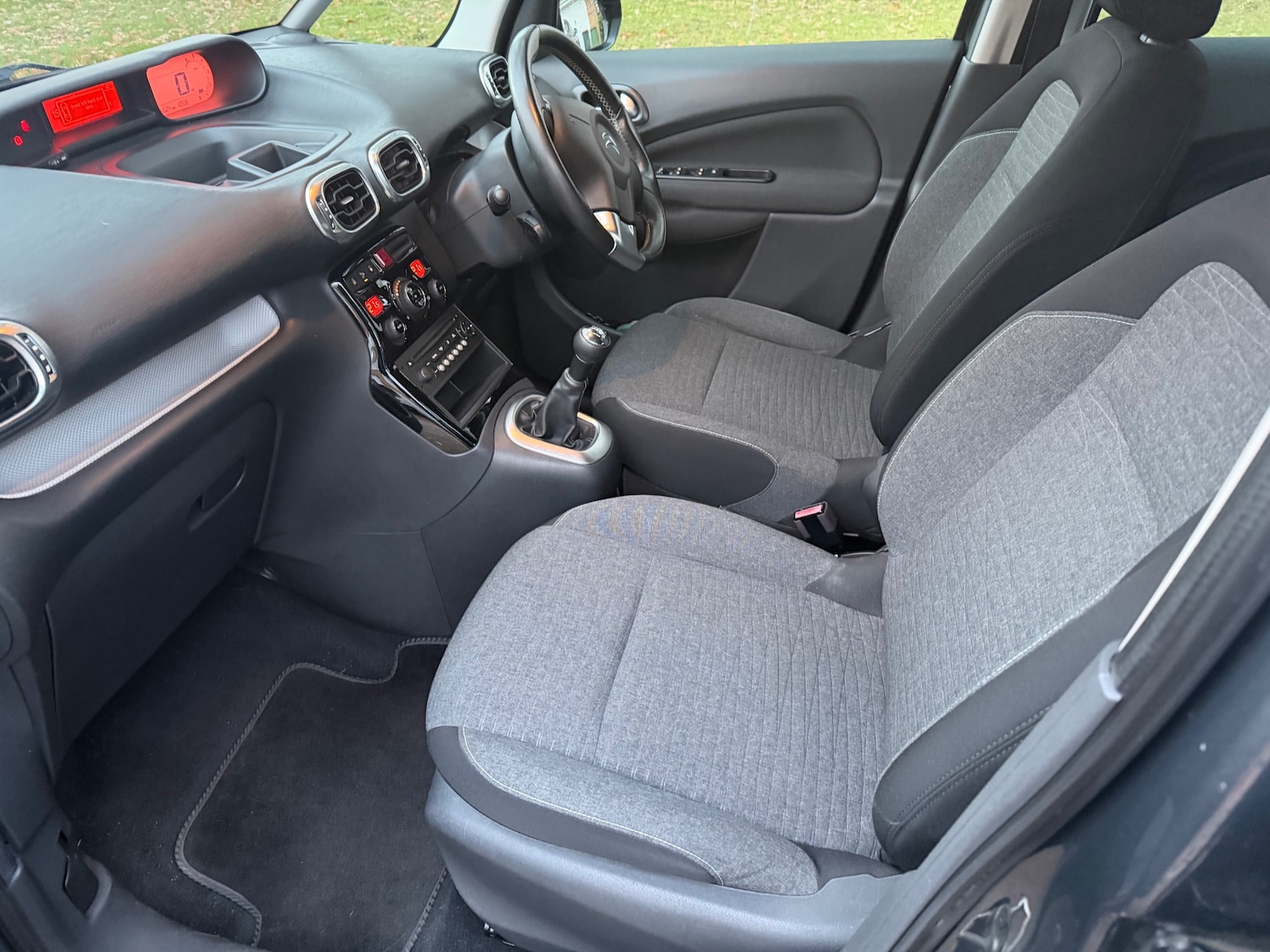 Used Citroen C3 Picasso 2017 for sale - 76684439: Photo 13