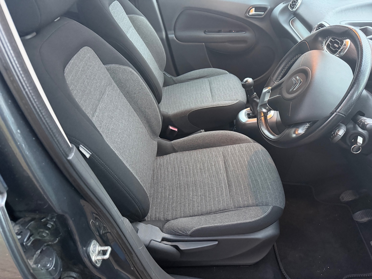 Used Citroen C3 Picasso 2017 for sale - 76684439: Photo 17