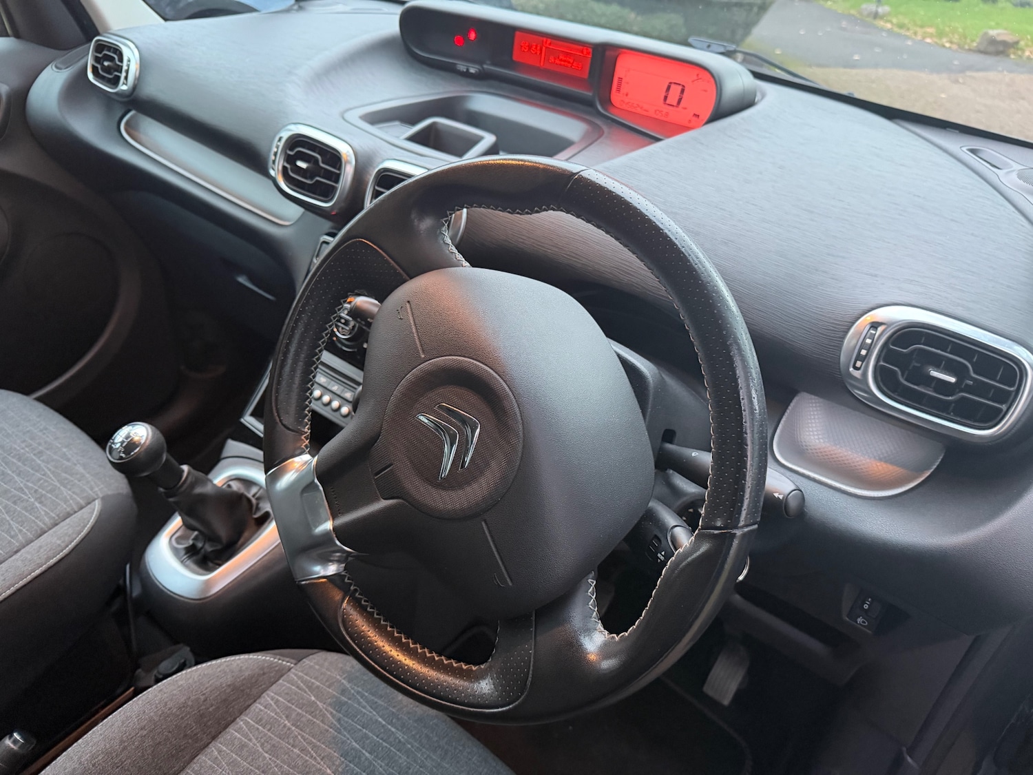 Used Citroen C3 Picasso 2017 for sale - 76684439: Photo 18